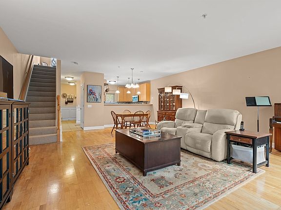 4th image of 1102 Acorn Dr #1102