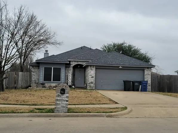 305 S Chestnut St, Forney, TX 75126
