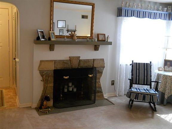 2nd image of 913 Broadview Blvd S