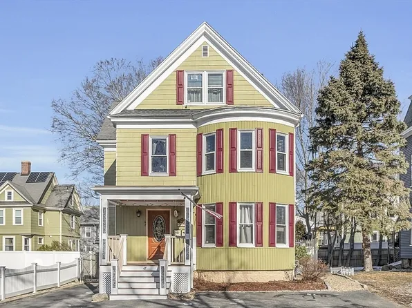 47 Chestnut St, Wakefield, MA 01880