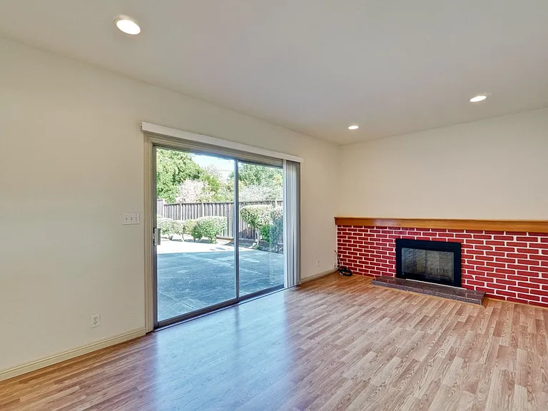 1109 White Cliff Dr — Photo 8