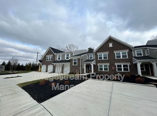 2752 Amberwood Dr, Dayton, OH 45431