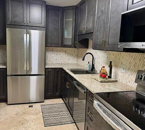 4th image of 2400 NE 33rd Ave APT 208