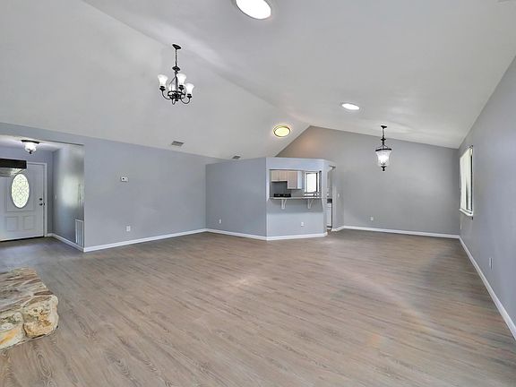 3rd image of 8173 Coralberry Ln