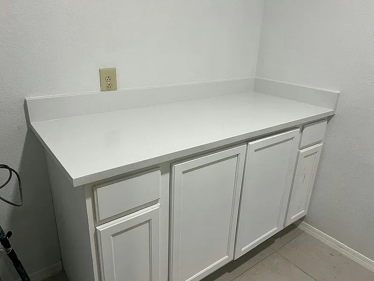 Laundry cabinet
