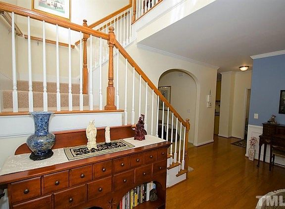 3rd image of 614 Goldflower Dr