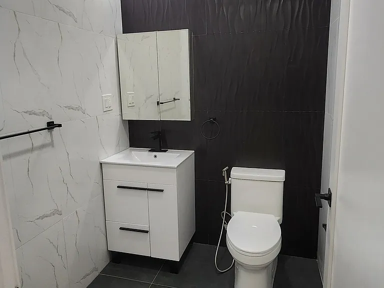 1541 New York Ave #6R — Photo 8
