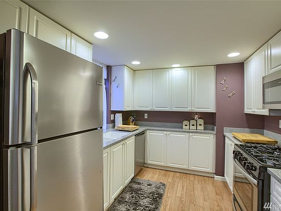 4th image of 800 96th Ave NE Unit A102