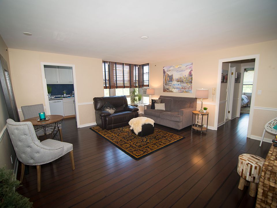 1st image of 731 W Ferry APT 6J