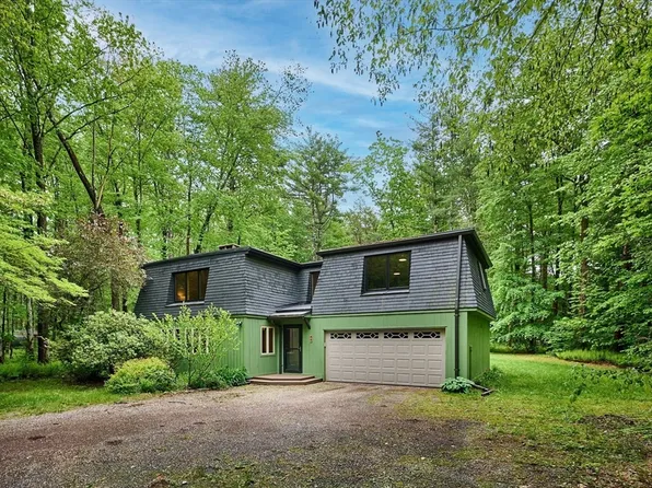 88 High Point Dr, Amherst, MA 01002