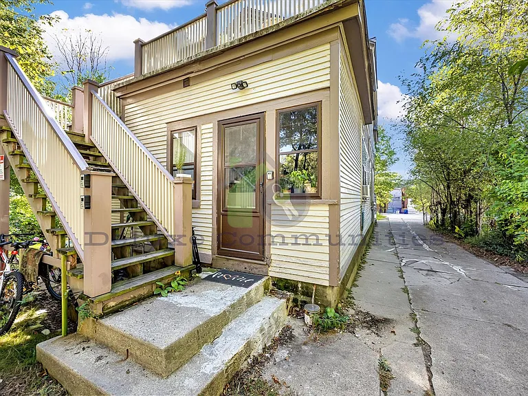 410 Eastern Ave SE — Photo 4