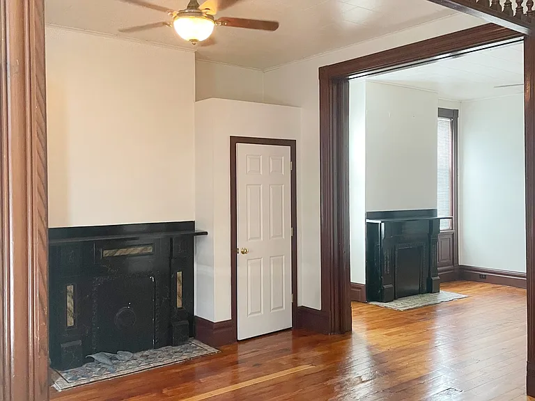1607 Sarah St #2 — Photo 2