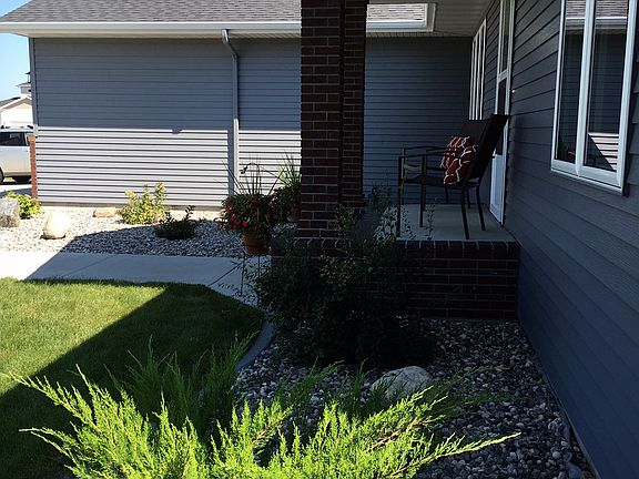 4th image of 223 39th Ave E