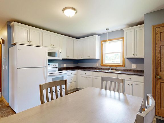 4th image of 4 Belleview Avenue