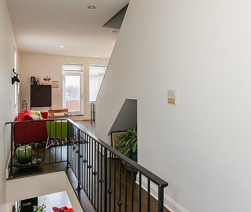 3rd image of 1850 N Damen Ave #32009