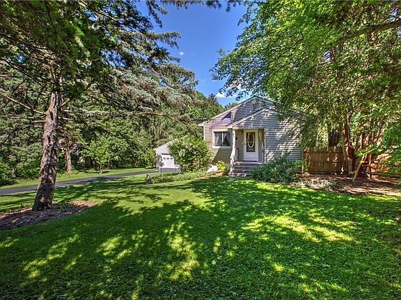 5th image of 96 Lynbrook Cir