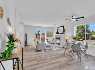 536 N 103rd St APT A, Seattle, WA