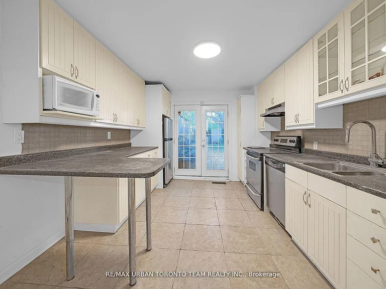 880 Dundas St E #MAIN — Photo 10
