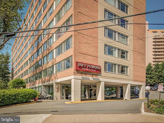 3rd image of 1210 N Taft St APT 609
