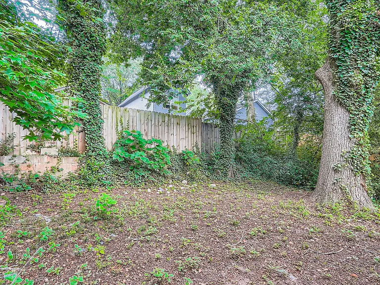 908 McDaniel St SW — Photo 25