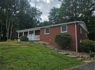 208 Robin Hood Dr, Irwin, PA