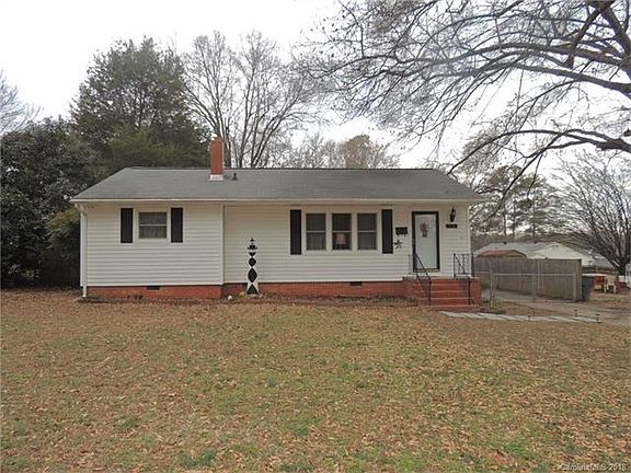 3rd image of 905 Dogwood Dr
