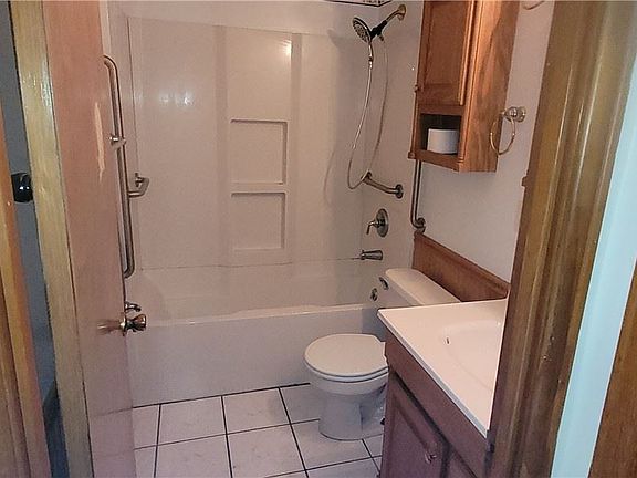 5th image of 129 Donley Dr