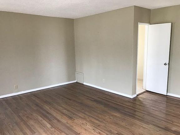3rd image of 620 Upson Dr #2