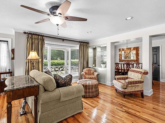 4th image of 379 Bragdon Ave.