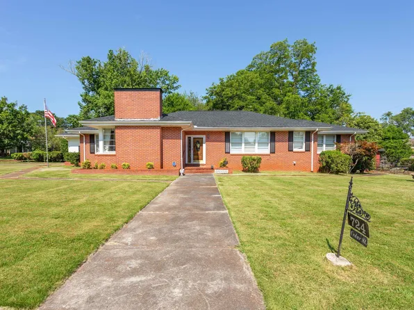 724 Cedar St, Talladega, AL 35160