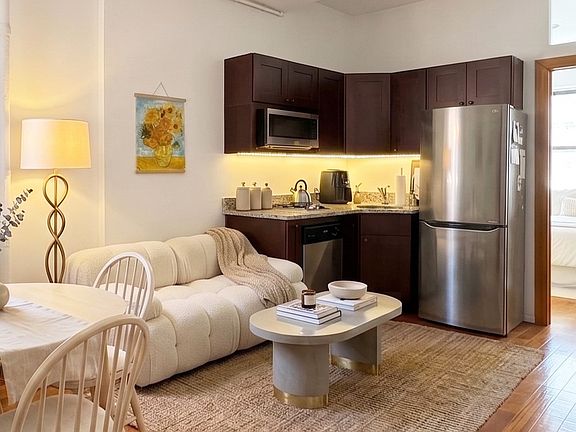 4th image of 164 E 88th St #4D