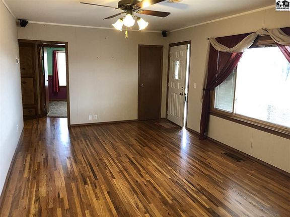 5th image of 808 W Blanchard Ave