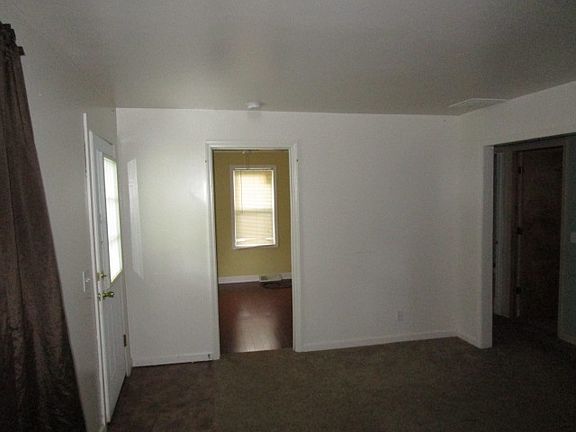 5th image of 2111 Savoy Ave