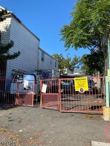 2nd image of 140 Summer Ave