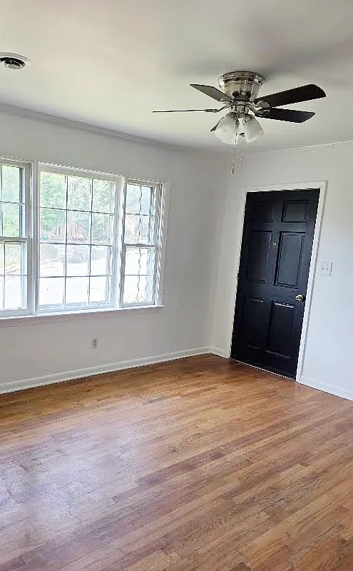 3 bed, 989 sqft, $1,300 — Photo 3