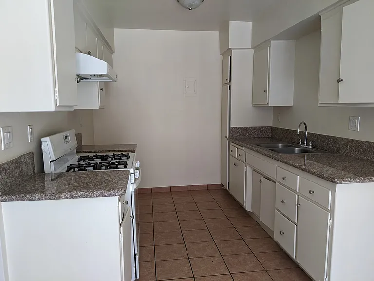 1401 College View Dr #7 — Photo 4