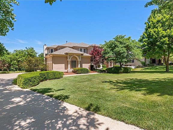 4th image of 3025 S Victoria Ln