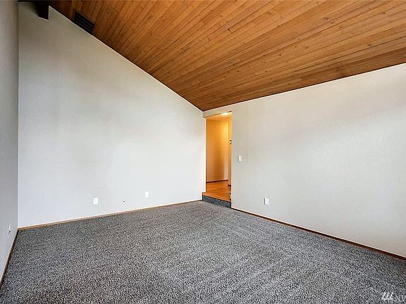 5th image of 22215 141st Ave E