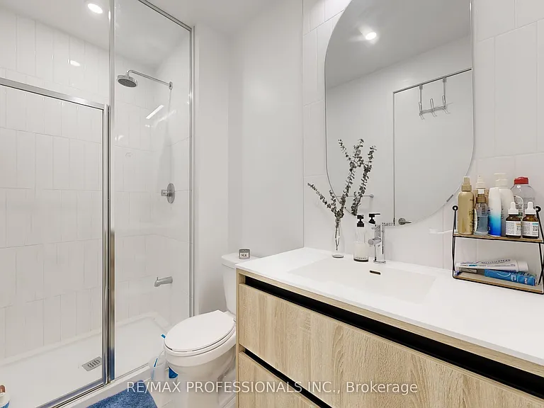 7950 Bathurst St #B2304 — Photo 23