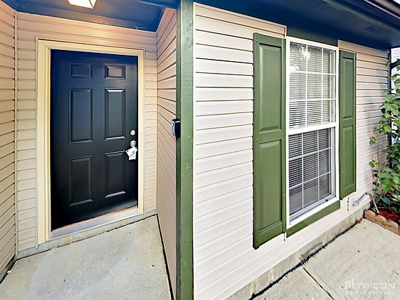 3rd image of 2319 Rolling Oak Dr