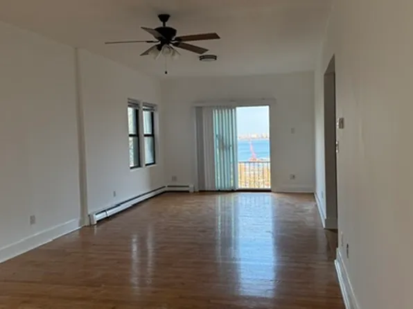 39 Tompkins Circle image 5 of 17