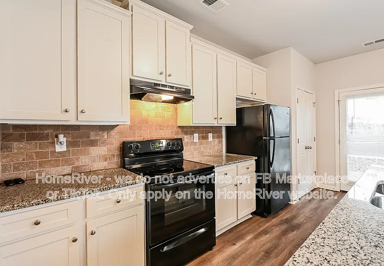 196 Daisy Cir — Photo 5