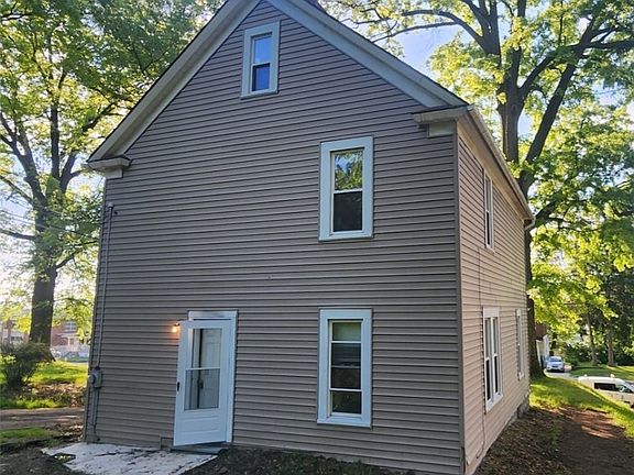 3rd image of 1128 East Ave
