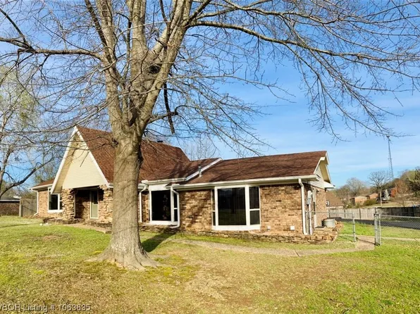 406 7th St, Barling, AR 72923