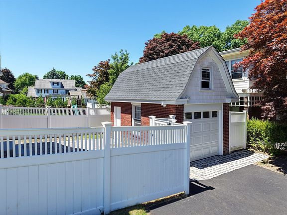 3rd image of 8 Horace Rd