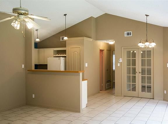 3rd image of 330 Teakwood Ln