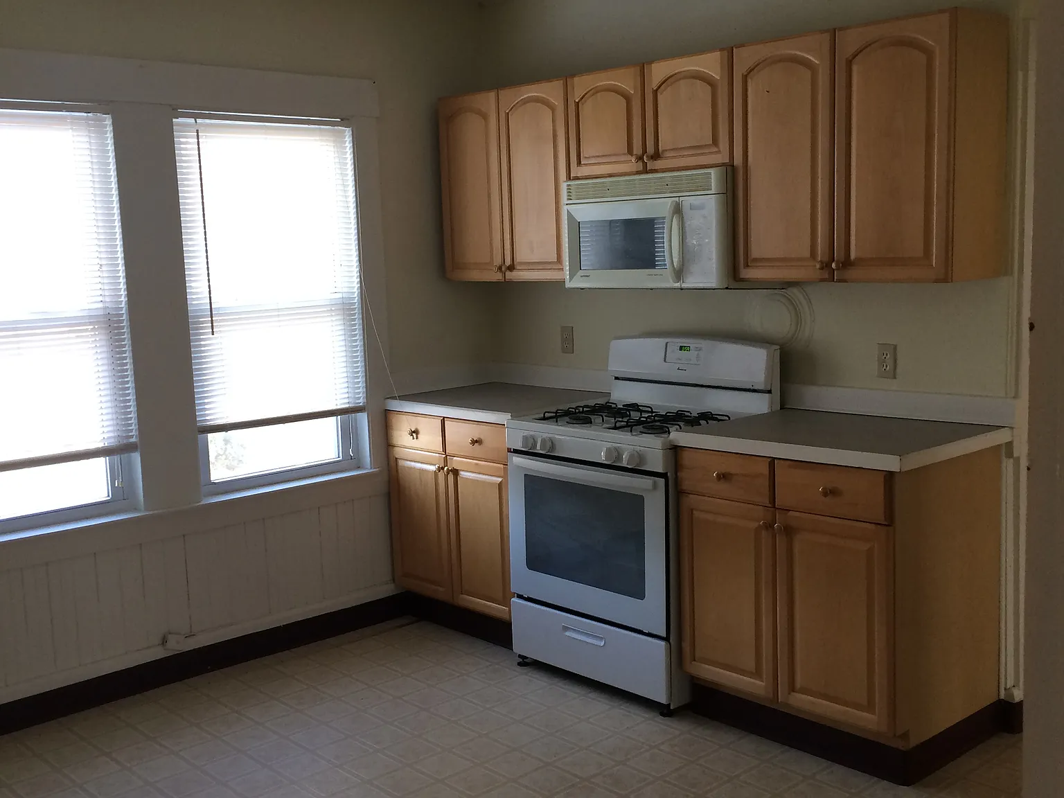 2 bed, 1300 sqft, $2,300 — Photo 4