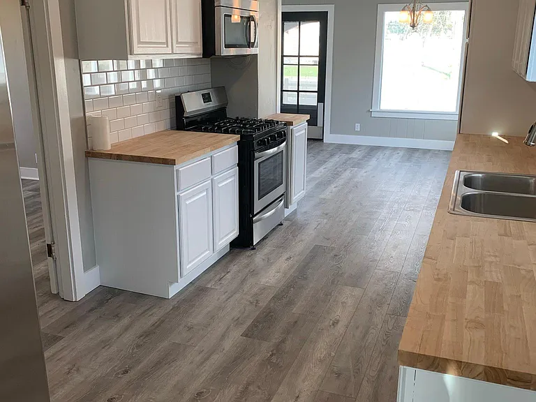 209 N Blue St — Photo 23
