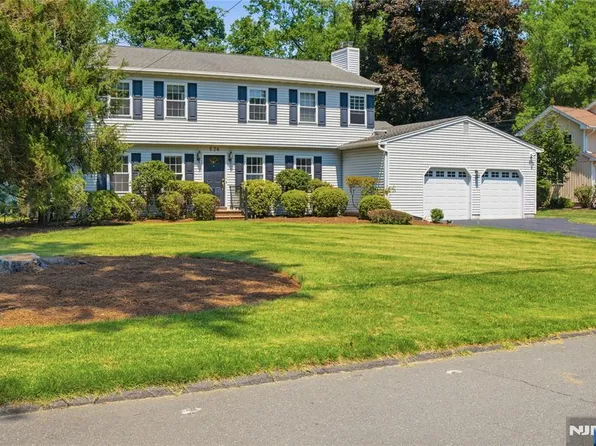 574 Baylor Ave, River Vale, NJ 07675