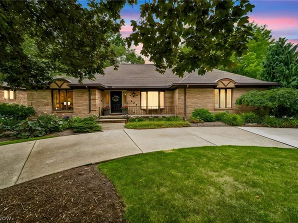 428 Locklie Dr, Highland Heights, OH 44143